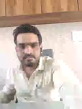 Snapshot of indianguy89 chatting on December 2, 5:48 am indianguy89 online show from December 2, 5:48 am