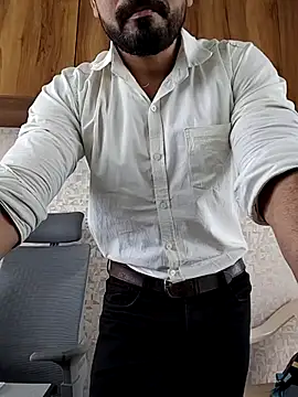 Snapshot of indianguy89 chatting on February 11, 10:42 am indianguy89 online show from February 11, 10:42 am