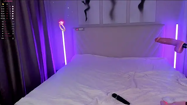 Snapshot of EmmaBarbs chatting on November 12, 8:52 pm EmmaBarbs online show from November 12, 8:52 pm