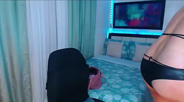 Snapshot of Heavenly_Treats chatting on January 18, 7:07 am Heavenly Treats online show from January 18, 7:07 am