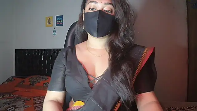 Most-Beautiful-Queen online show from January 14, 7:30 pm