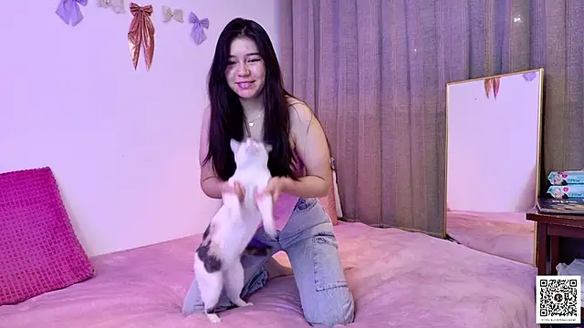 Snapshot of pink_flower_ chatting on April 28, 11:10 pm pink flower online show from April 28, 11:10 pm