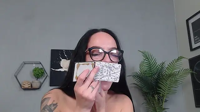 IzabelllNoir online show from April 30, 5:47 am