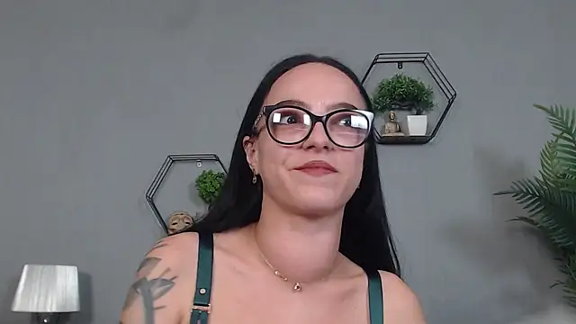 IzabelllNoir online show from May 11, 2:45 pm