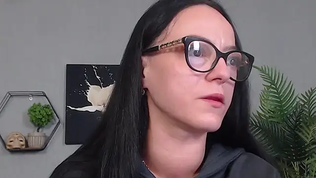 IzabelllNoir online show from May 13, 5:49 am