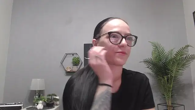 IzabelllNoir online show from May 15, 5:36 am