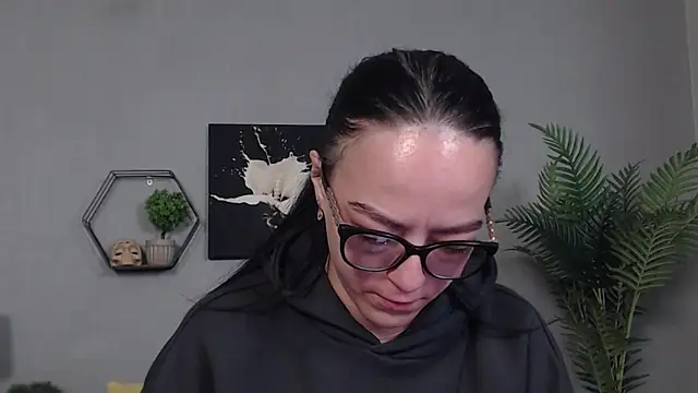 IzabelllNoir online show from May 17, 10:00 am