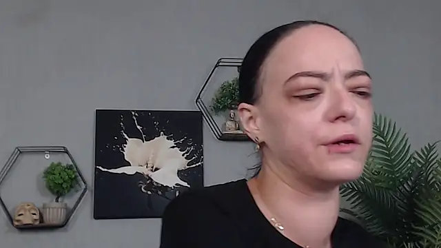 IzabelllNoir online show from May 18, 9:15 am