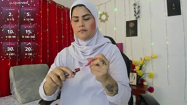 AishaAmin  online show from May 15, 12:12 pm