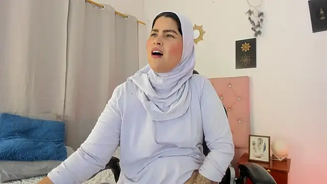 AishaAmin  online show from June 23, 12:14 pm