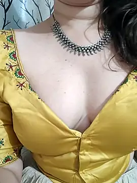 Snapshot of Brown_Maxi chatting on March 7, 10:35 am Brown Maxi online show from March 7, 10:35 am