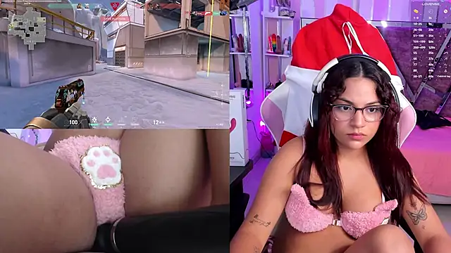 PetiteSophie  online show from December 7, 3:52 pm