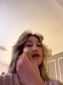 SerenaBennet online show from December 23, 8:34 am