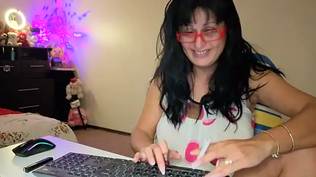 YourDreamLoverr online show from December 2, 11:56 pm