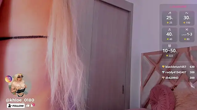 Snapshot of khloe__018 chatting on October 18, 11:33 am khloe 018 online show from October 18, 11:33 am