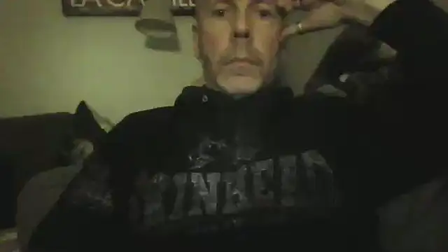 Snapshot of SHARPSkinhead chatting on December 4, 10:08 pm SHARPSkinhead online show from December 4, 10:08 pm
