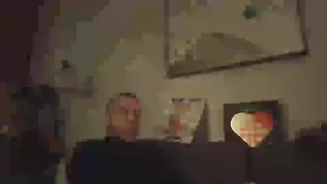 Snapshot of SHARPSkinhead chatting on December 17, 10:54 pm SHARPSkinhead online show from December 17, 10:54 pm