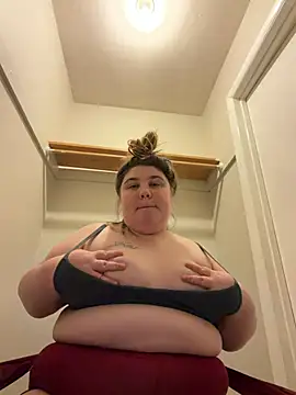 Snapshot of bbylexi04 chatting on April 3, 9:29 am bbylexi04 online show from April 3, 9:29 am