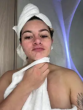 Snapshot of AtheneaRossi chatting on February 17, 12:12 pm AtheneaRossi online show from February 17, 12:12 pm