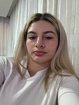 Snapshot of AtheneaRossi chatting on February 18, 11:44 pm AtheneaRossi online show from February 18, 11:44 pm