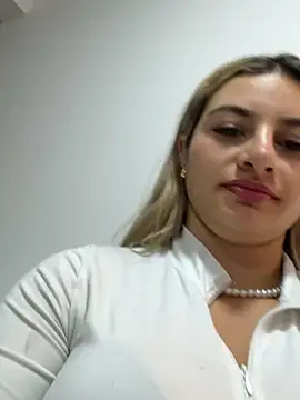 Snapshot of AtheneaRossi chatting on February 22, 10:41 pm AtheneaRossi online show from February 22, 10:41 pm