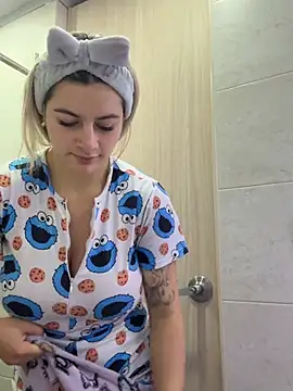 Snapshot of AtheneaRossi chatting on February 25, 12:04 pm AtheneaRossi online show from February 25, 12:04 pm