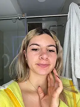 Snapshot of AtheneaRossi chatting on March 3, 10:10 am AtheneaRossi online show from March 3, 10:10 am