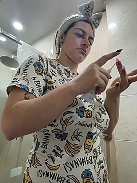 Snapshot of AtheneaRossi chatting on March 11, 10:32 am AtheneaRossi online show from March 11, 10:32 am