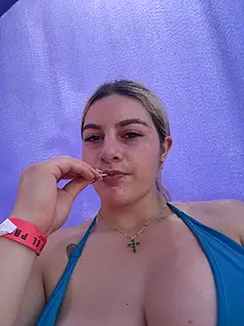 Snapshot of AtheneaRossi chatting on March 15, 4:13 pm AtheneaRossi online show from March 15, 4:13 pm