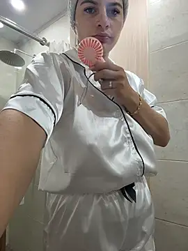 Snapshot of AtheneaRossi chatting on March 20, 10:09 am AtheneaRossi online show from March 20, 10:09 am