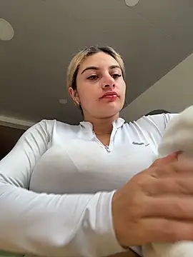 Snapshot of AtheneaRossi chatting on March 23, 9:19 pm AtheneaRossi online show from March 23, 9:19 pm