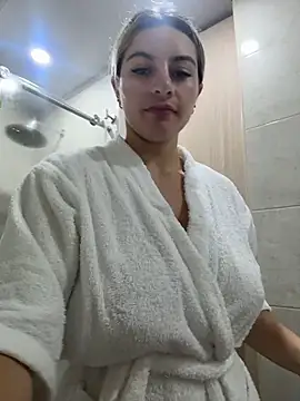 AtheneaRossi online show from April 28, 3:39 pm