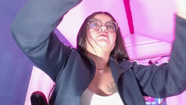 vitoria23  online show from July 15, 1:49 pm