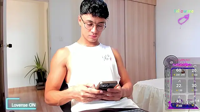Snapshot of Sebastian-Dash chatting on December 9, 5:08 pm Sebastian-Dash online show from December 9, 5:08 pm