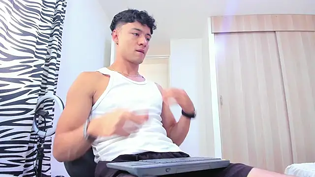 Snapshot of Sebastian-Dash chatting on February 8, 7:59 pm Sebastian-Dash online show from February 8, 7:59 pm