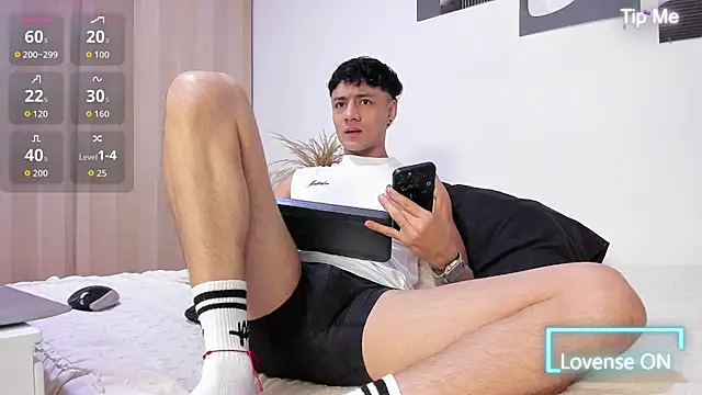 Snapshot of Sebastian-Dash chatting on November 28, 9:39 pm Sebastian-Dash online show from November 28, 9:39 pm