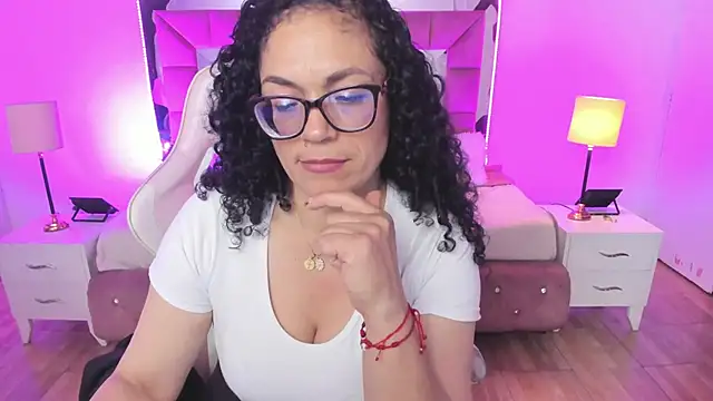 Snapshot of Aliciia_cute1 chatting on January 31, 10:10 pm Aliciia cute1 online show from January 31, 10:10 pm
