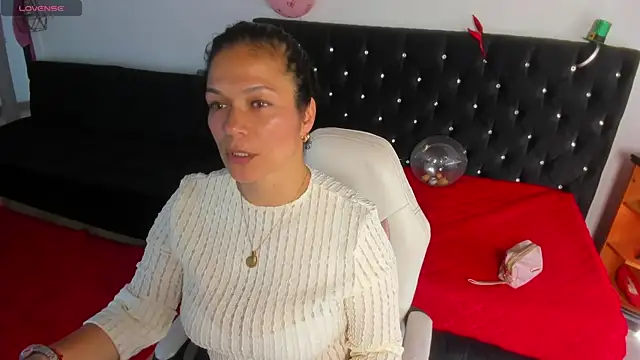 Snapshot of Aliciia_cute1 chatting on May 30, 7:33 pm Aliciia cute1 online show from May 30, 7:33 pm