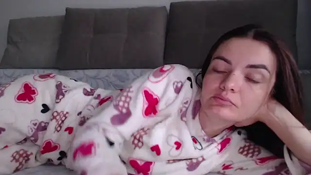  JustmeHere  online show from October 14, 8:15 am