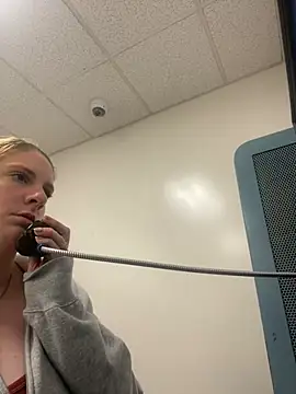 MsLG12301 online show from February 18, 6:58 pm