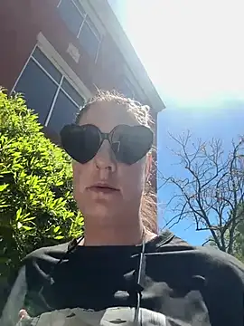 MsLG12301 online show from April 10, 5:50 pm