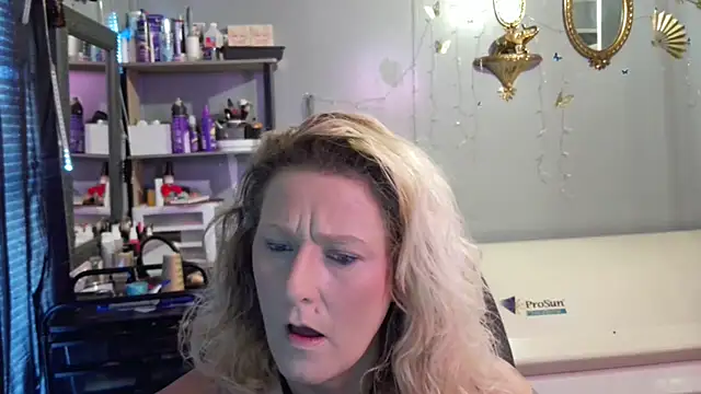 Lisalovely6981 online show from January 25, 6:13 pm