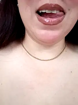 Snapshot of Celestte22 chatting on March 29, 8:31 pm Celestte22 online show from March 29, 8:31 pm