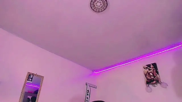 Snapshot of naomy__xx chatting on February 10, 10:09 am naomy xx online show from February 10, 10:09 am