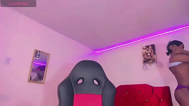 Snapshot of naomy__xx chatting on February 11, 10:48 am naomy xx online show from February 11, 10:48 am