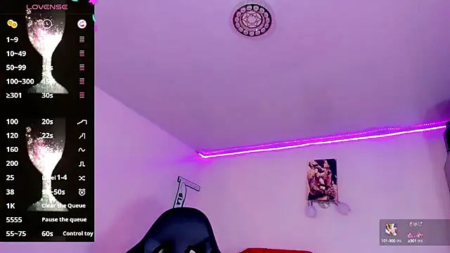 Snapshot of naomy__xx chatting on February 14, 10:17 am naomy xx online show from February 14, 10:17 am