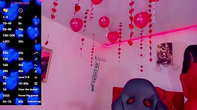 Snapshot of naomy__xx chatting on February 14, 8:15 pm naomy xx online show from February 14, 8:15 pm