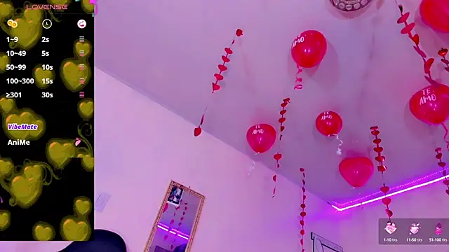 Snapshot of naomy__xx chatting on February 15, 10:33 am naomy xx online show from February 15, 10:33 am