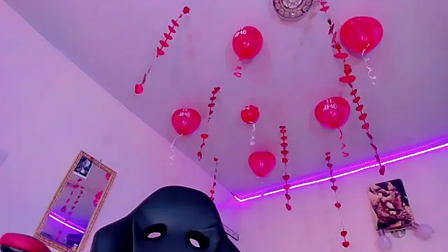 Snapshot of naomy__xx chatting on February 18, 10:38 am naomy xx online show from February 18, 10:38 am