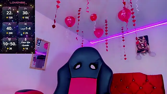 Snapshot of naomy__xx chatting on February 19, 7:05 pm naomy xx online show from February 19, 7:05 pm